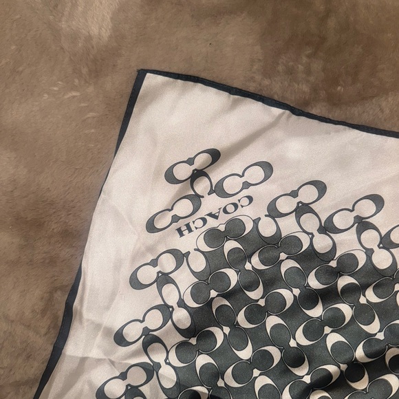 New Coach Forest Silk Signature Scarf - Picture 4 of 8